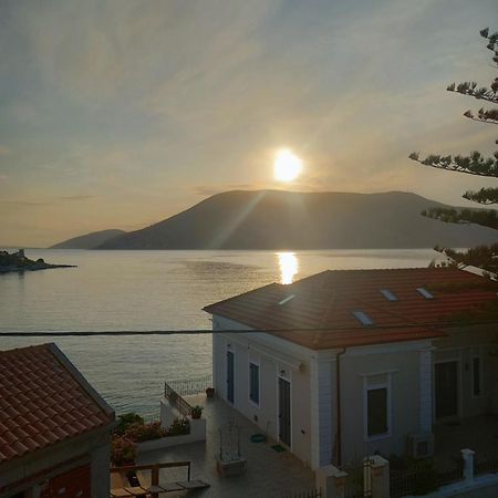 Sonia'S Apartment In Fiscardo Waterfront Fiskardo Exterior photo