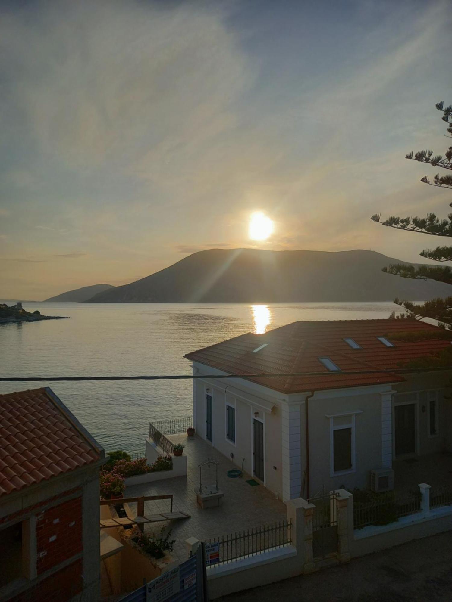 Sonia'S Apartment In Fiscardo Waterfront Fiskardo Exterior photo